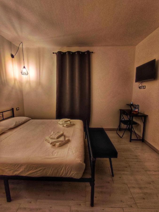 Foresteria Del Borgo Etrusco Lonato Kültér fotó