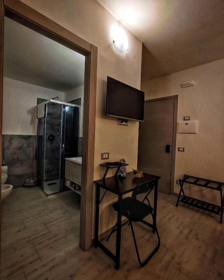 Foresteria Del Borgo Etrusco Lonato Kültér fotó